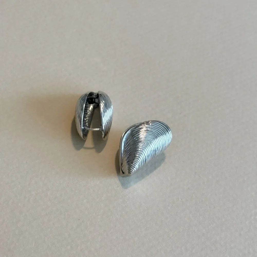 Silver Shell Earrings #1549 - Picture 3 of 4